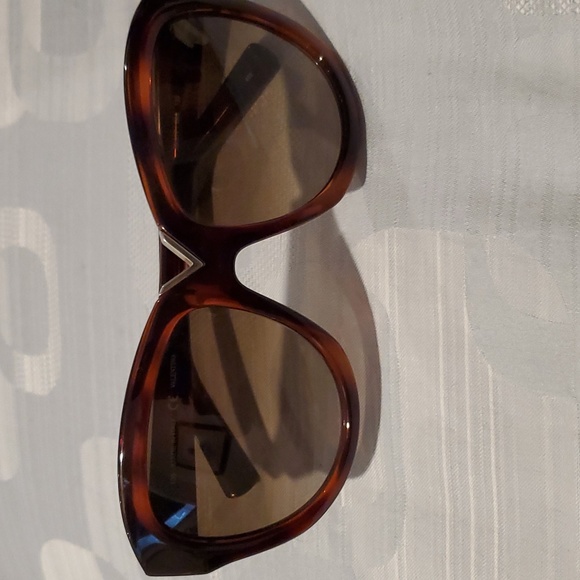 Valentino Sunglasses no case, scratch-less lenses - Picture 1 of 9